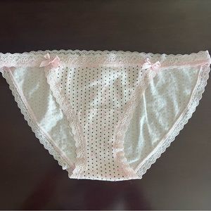 Victoria’s Secret pink string bikini